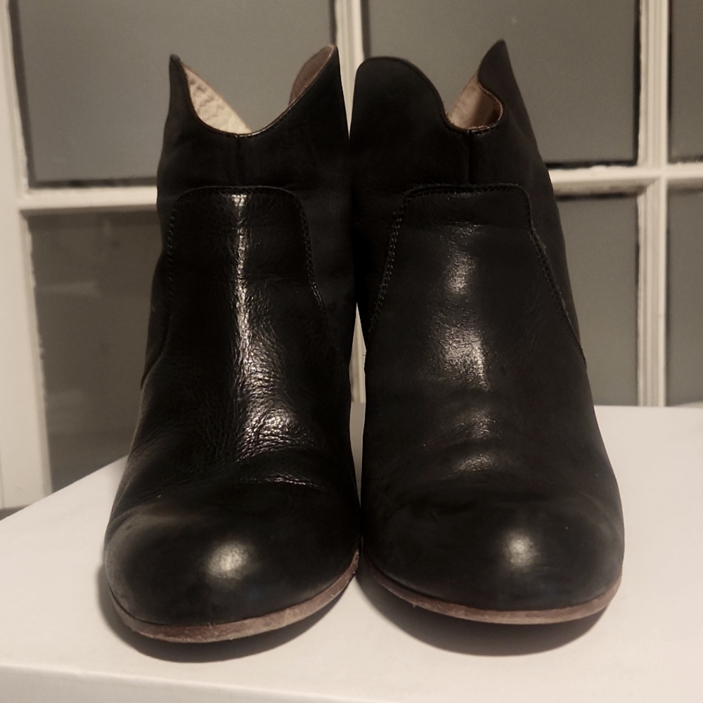 Black leather booties 7.5